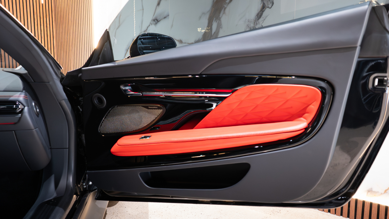 Aston Martin DB12  2024