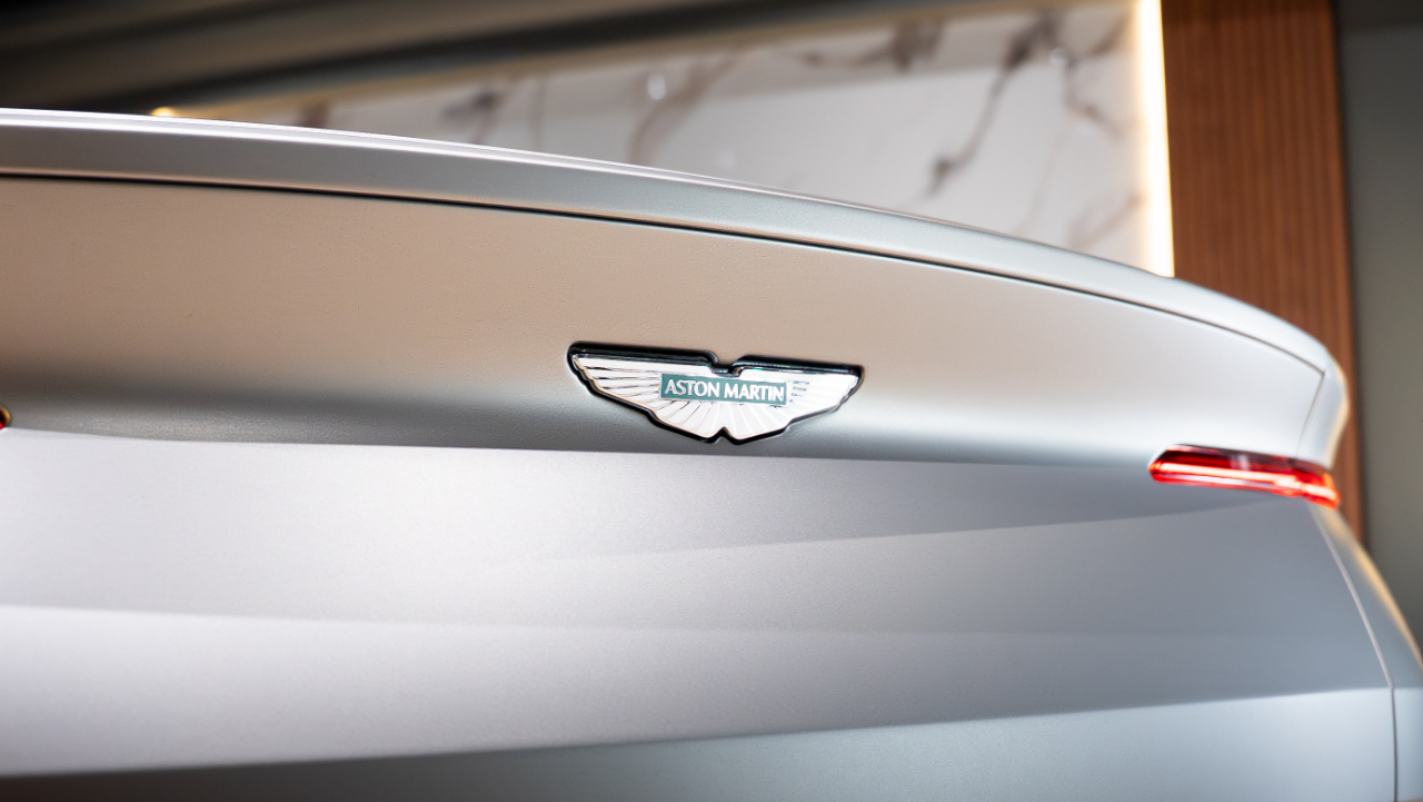 Aston Martin DB12  2024