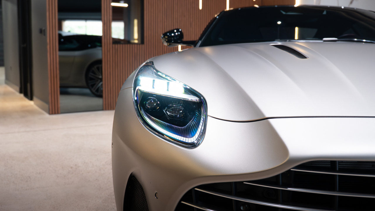 Aston Martin DB12  2024