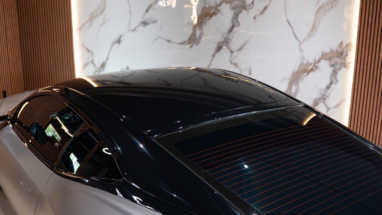 Aston Martin DB12  2024