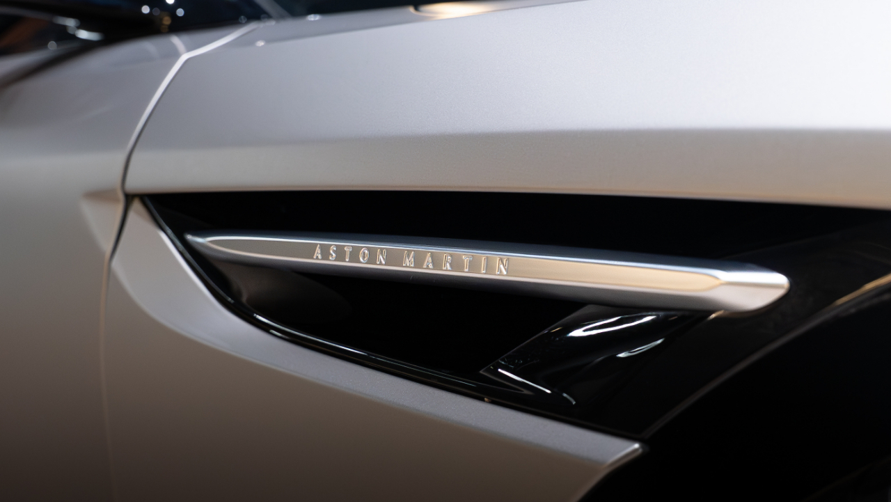 Aston Martin DB12  2024