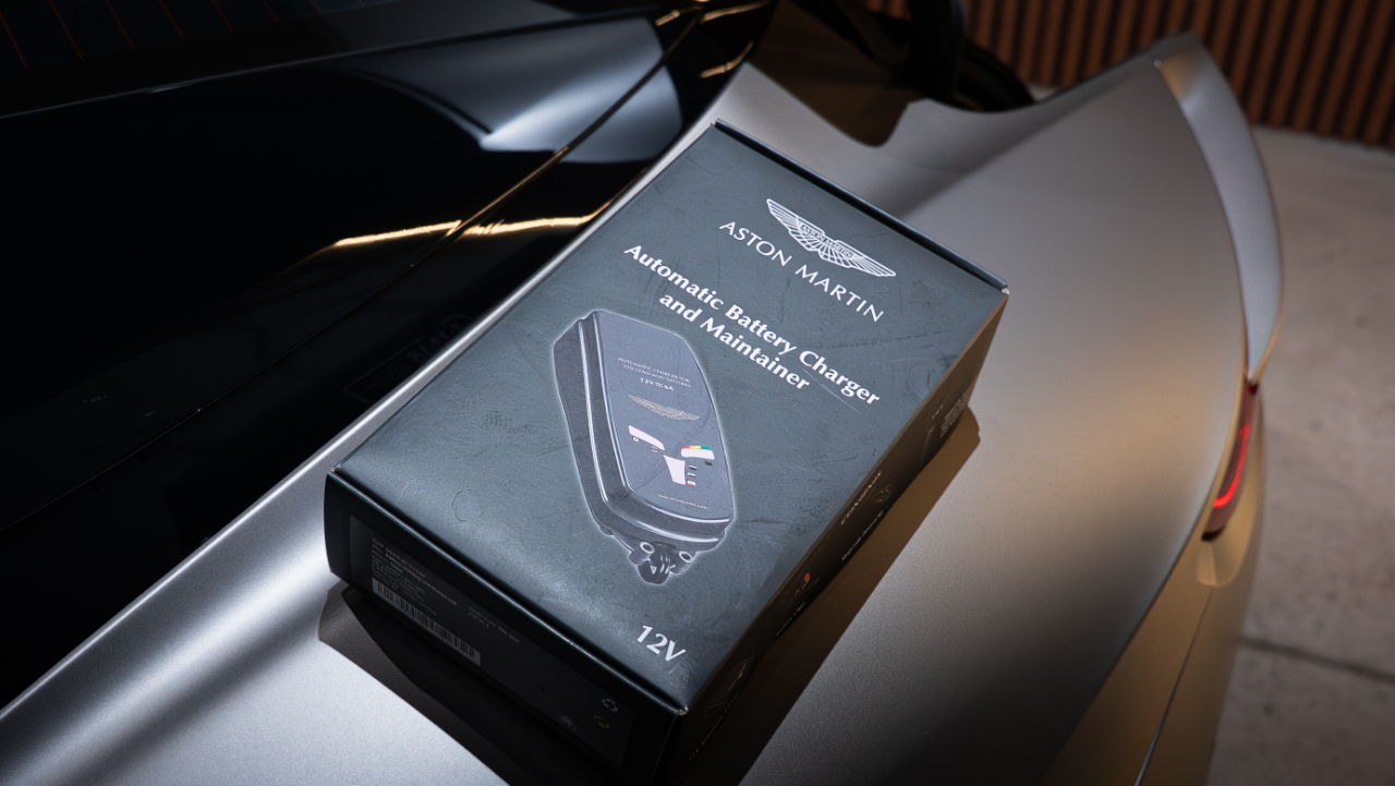 Aston Martin DB12  2024