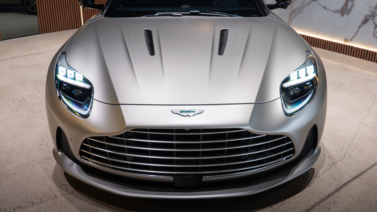 Aston Martin DB12  2024