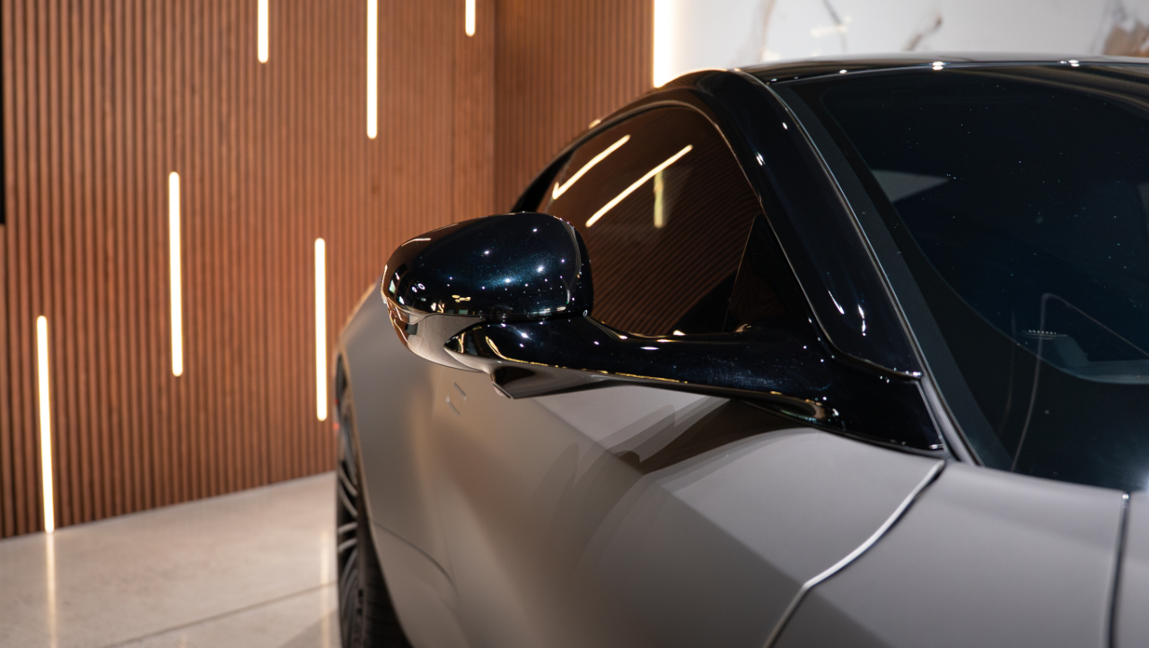 Aston Martin DB12  2024