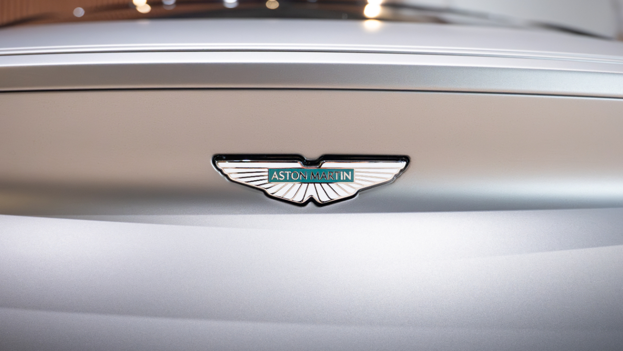 Aston Martin DB12  2024