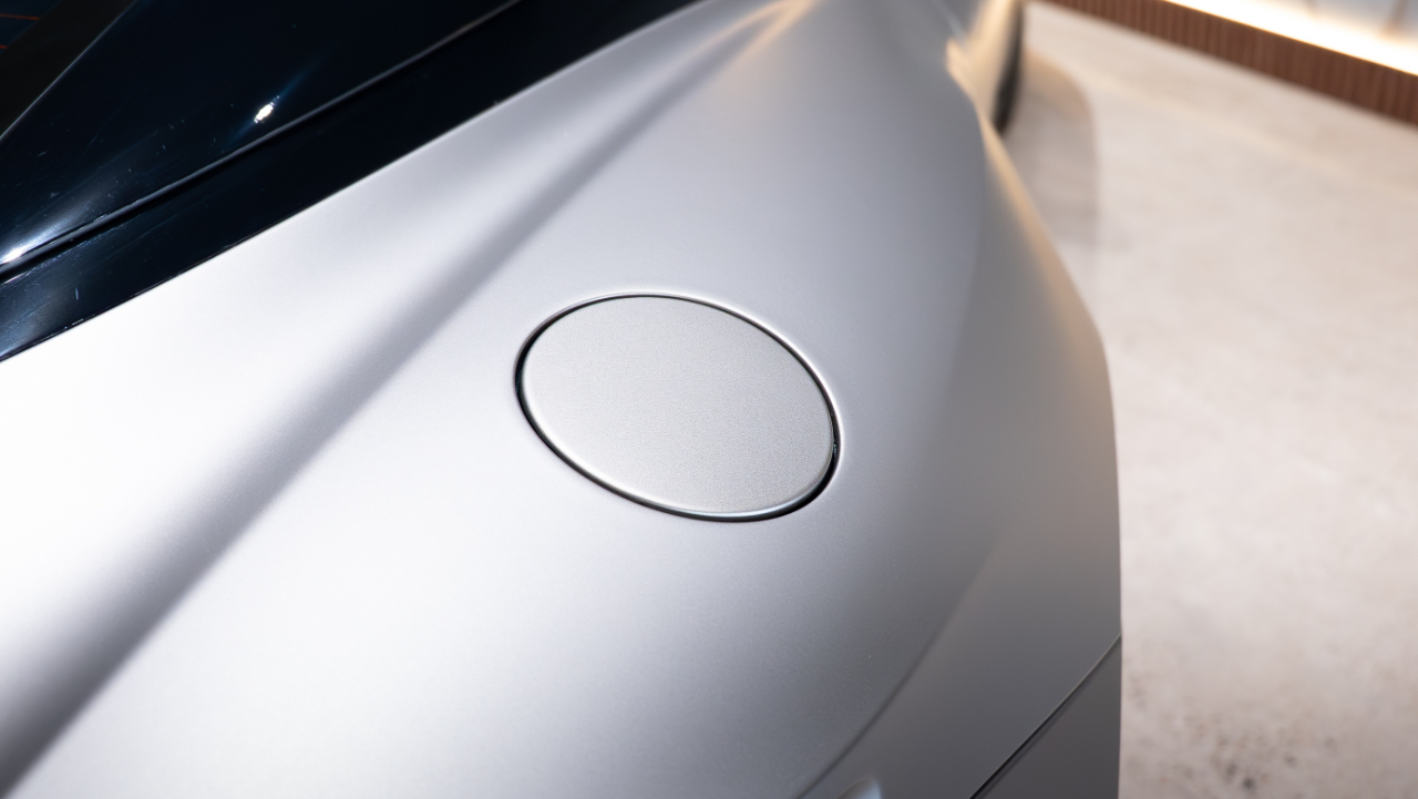 Aston Martin DB12  2024