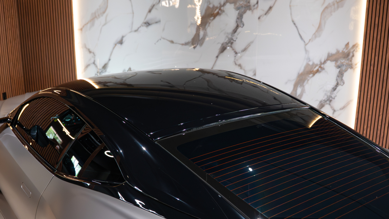 Aston Martin DB12  2024