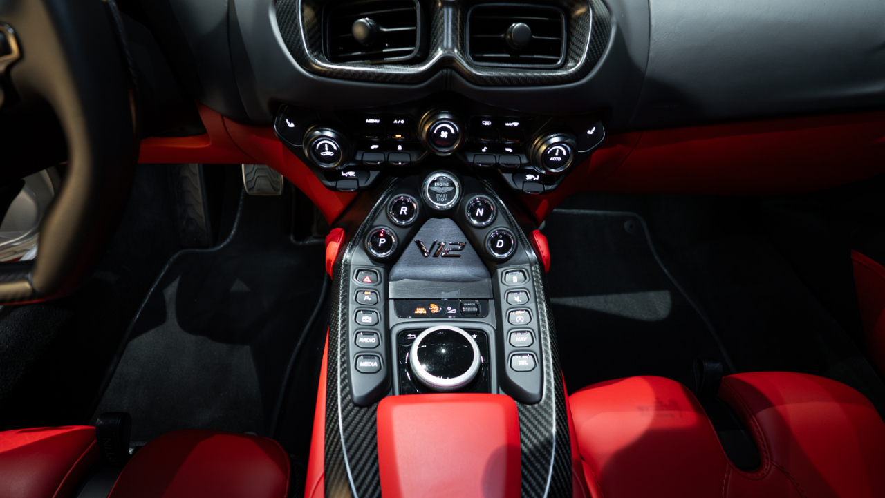 Aston Martin Vantage  2023