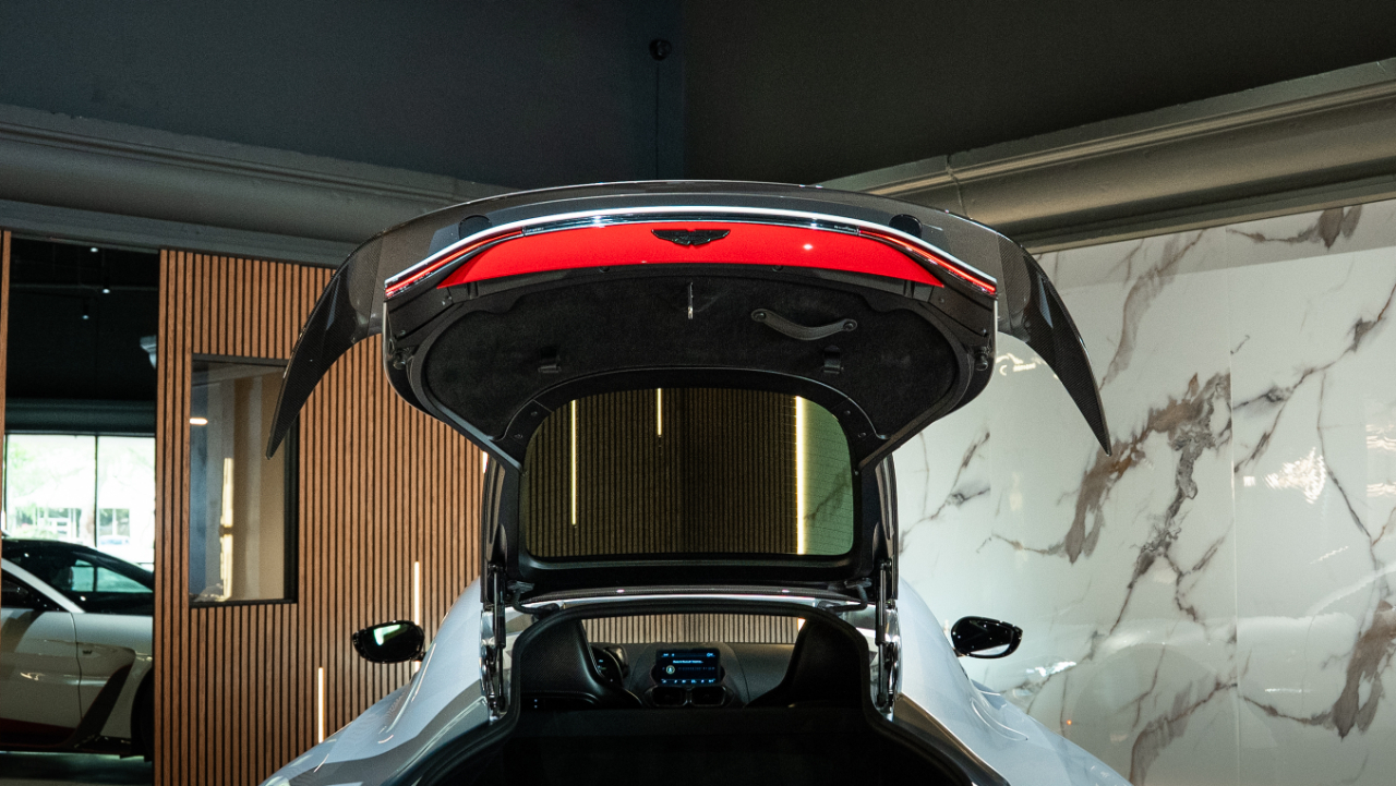 Aston Martin Vantage  2023