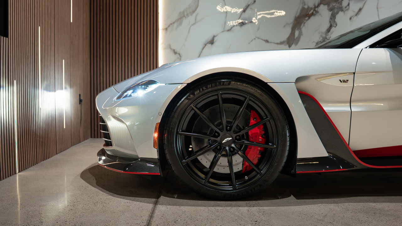 Aston Martin Vantage  2023