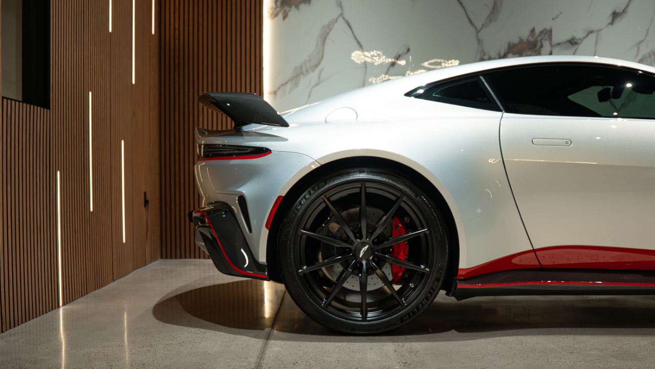 Aston Martin Vantage  2023
