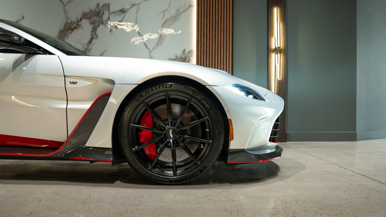 Aston Martin Vantage  2023