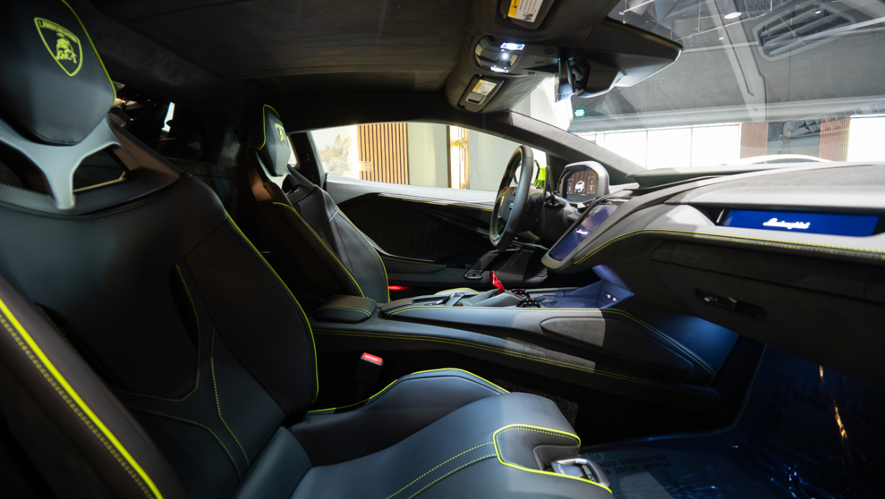 Lamborghini Revuelto Coupe 2025