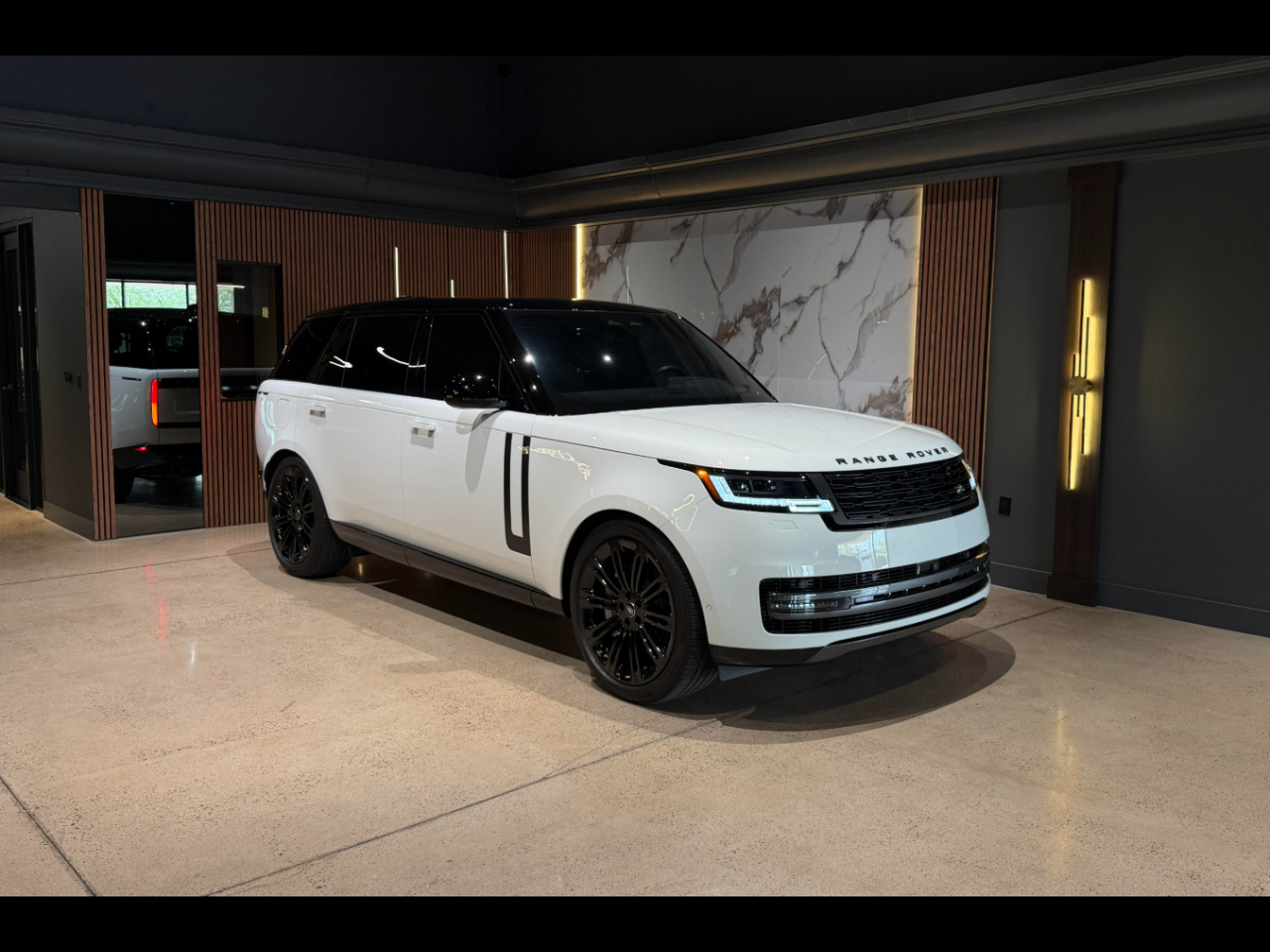 Land Rover Range Rover P530 SE LWB 7 Seat 2025