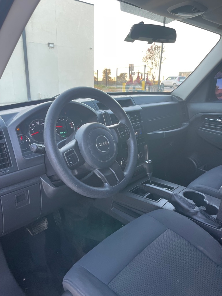 Jeep Liberty Sport 2WD 2012