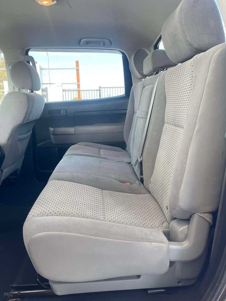 Toyota Tundra Tundra-Grade CrewMax 5.7L 2WD 2012