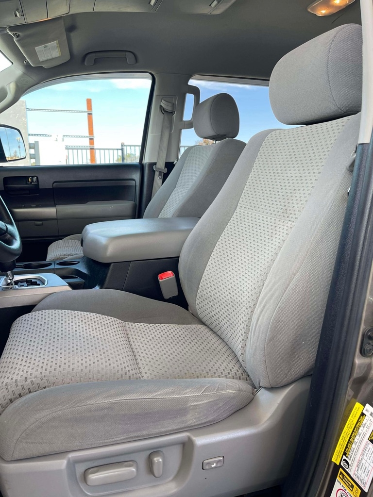 Toyota Tundra Tundra-Grade CrewMax 5.7L 2WD 2012