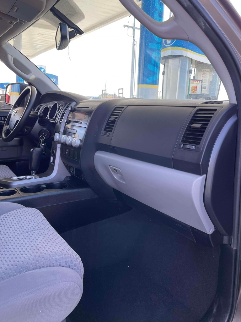 Toyota Tundra Tundra-Grade CrewMax 5.7L 2WD 2012