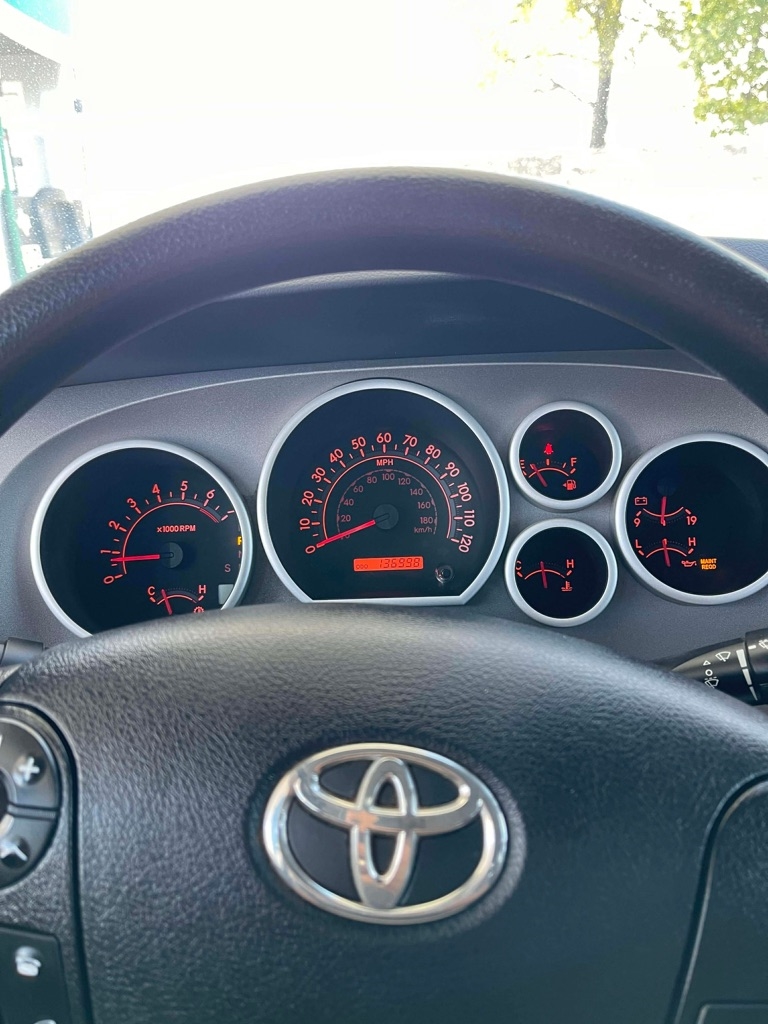 Toyota Tundra Tundra-Grade CrewMax 5.7L 2WD 2012