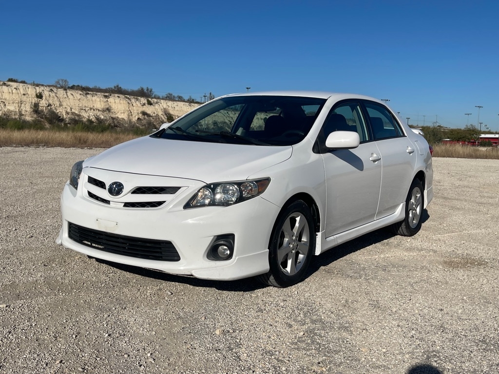 Toyota Corolla S 5-Speed MT 2013