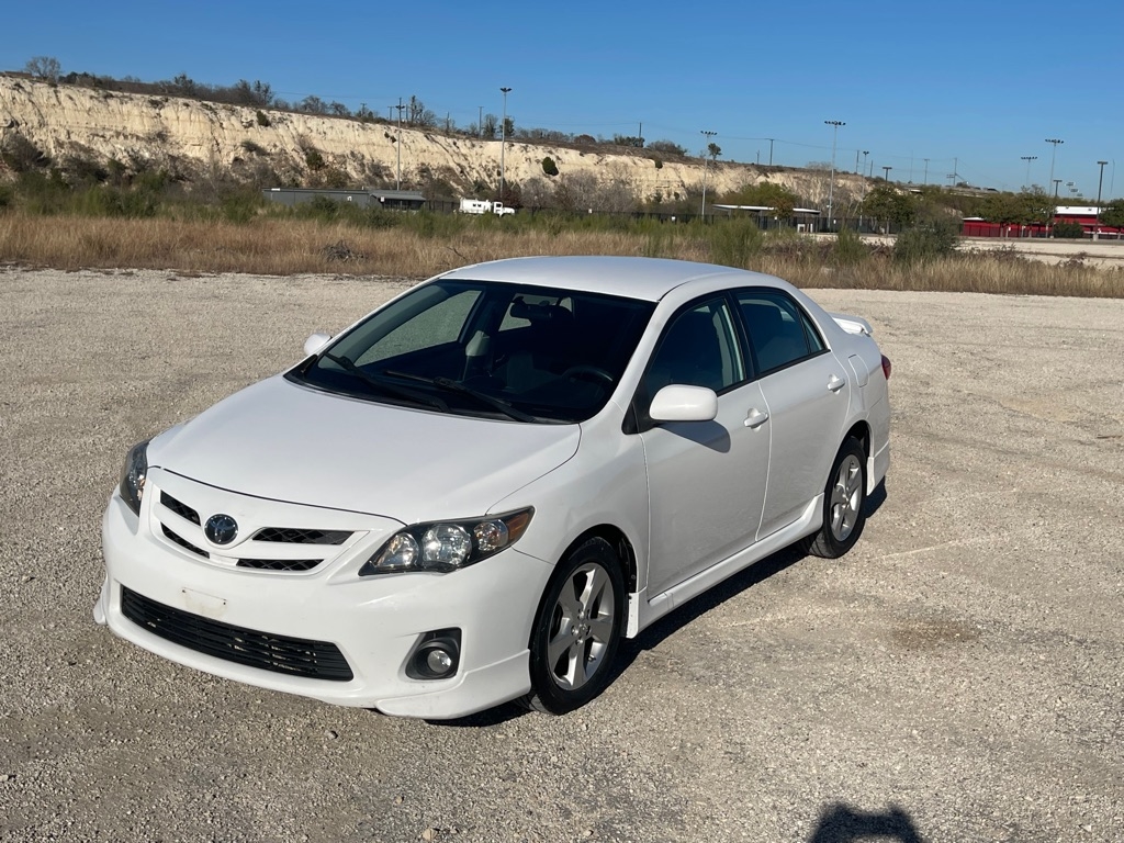 Toyota Corolla S 5-Speed MT 2013