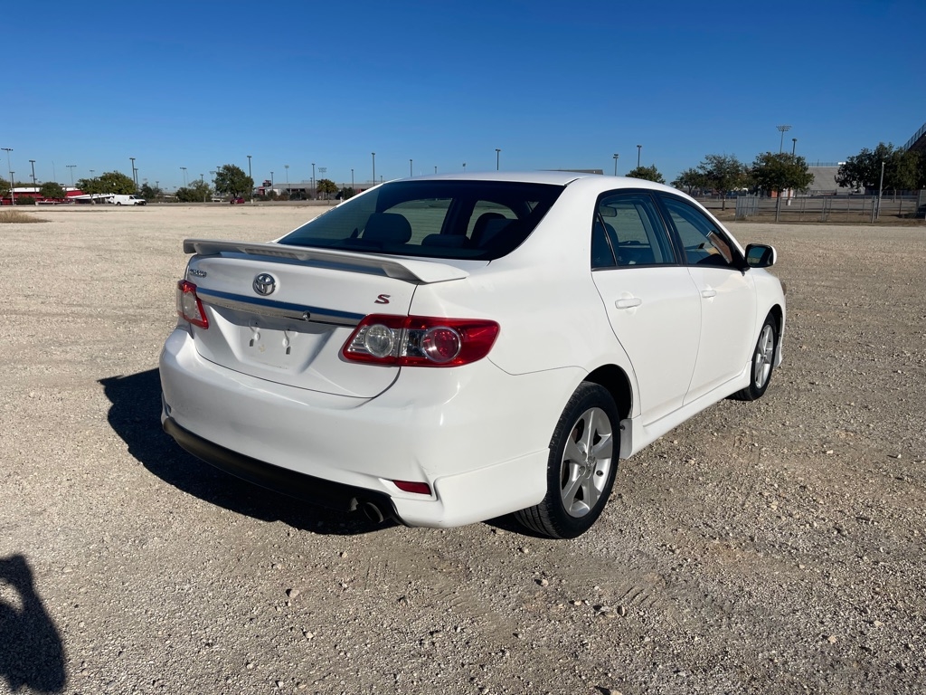 Toyota Corolla S 5-Speed MT 2013