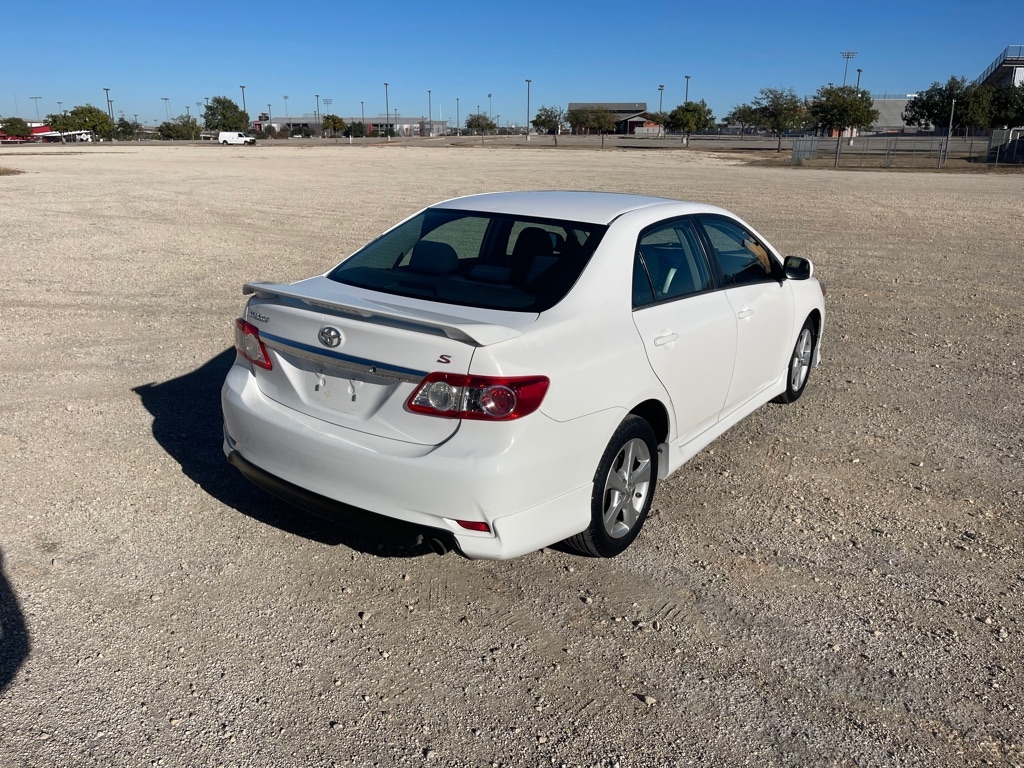 Toyota Corolla S 5-Speed MT 2013