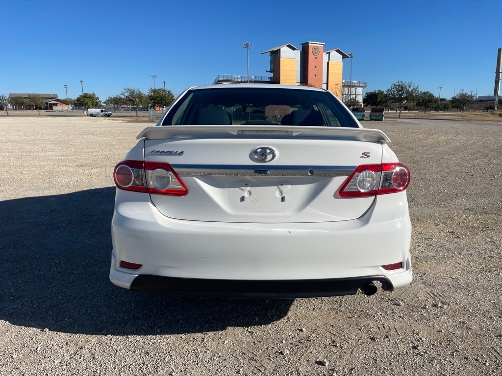 Toyota Corolla S 5-Speed MT 2013