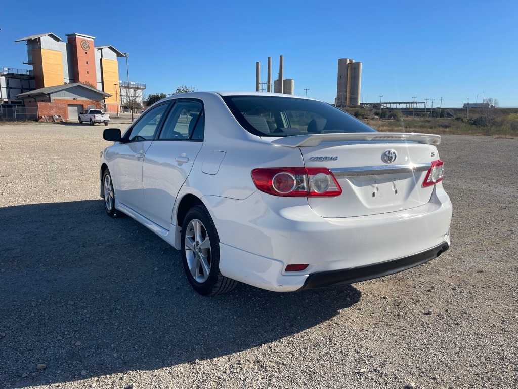 Toyota Corolla S 5-Speed MT 2013