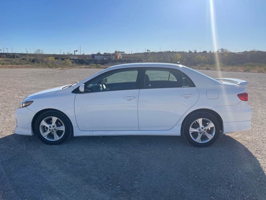 Toyota Corolla S 5-Speed MT 2013