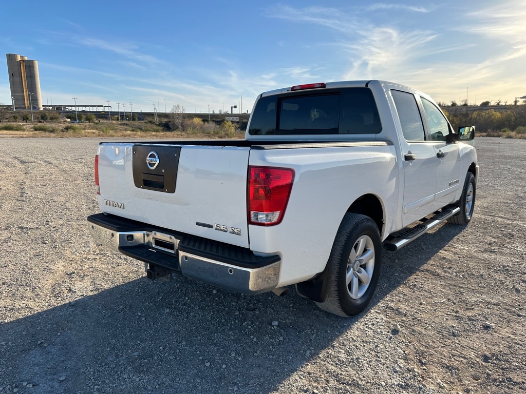 Nissan Titan XE Crew Cab 2WD SWB 2010