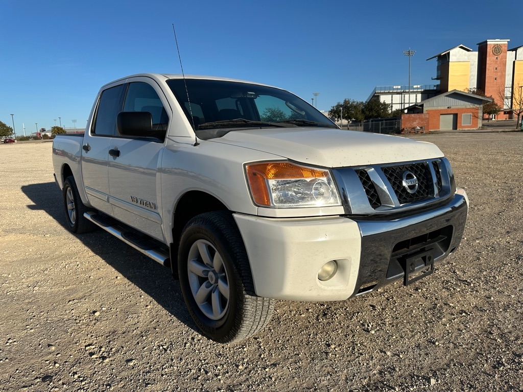 Nissan Titan XE Crew Cab 2WD SWB 2010