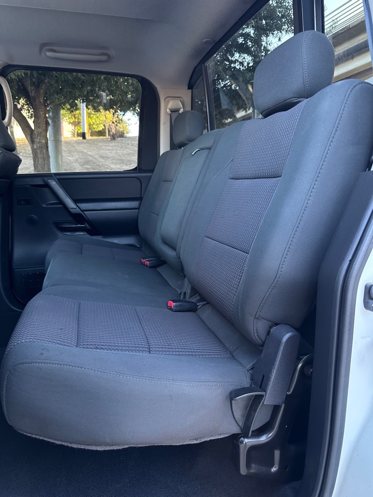 Nissan Titan XE Crew Cab 2WD SWB 2010