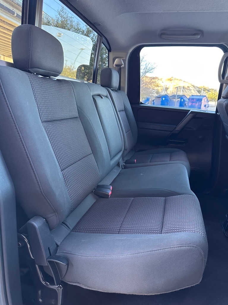 Nissan Titan XE Crew Cab 2WD SWB 2010