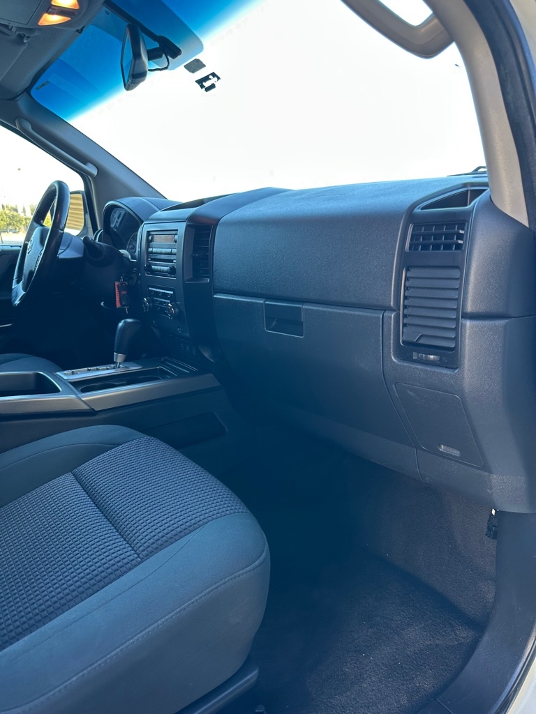 Nissan Titan XE Crew Cab 2WD SWB 2010