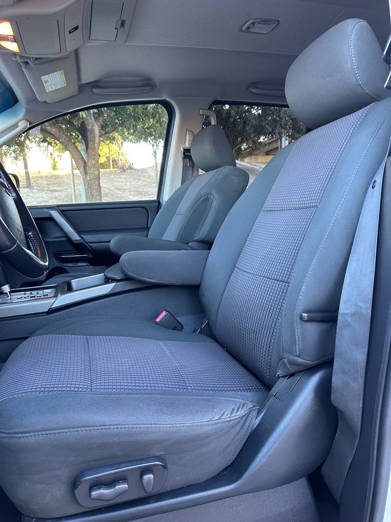 Nissan Titan XE Crew Cab 2WD SWB 2010