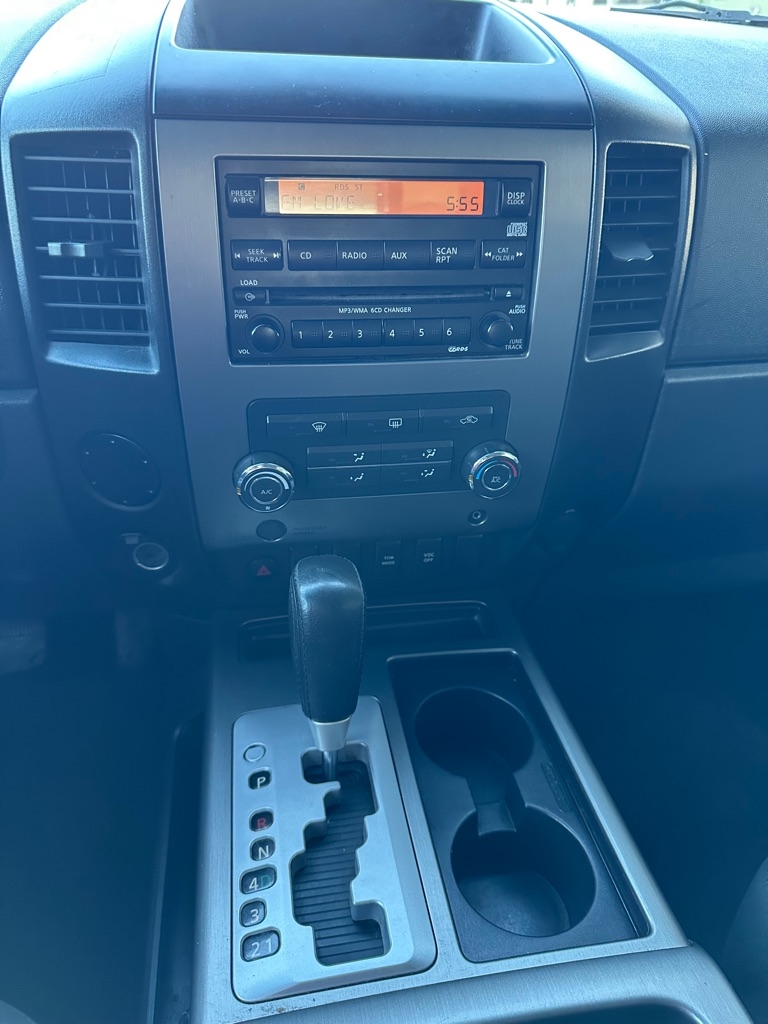 Nissan Titan XE Crew Cab 2WD SWB 2010