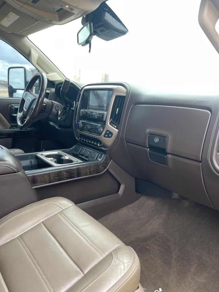 GMC Sierra 2500HD Denali Crew Cab 4WD 2015