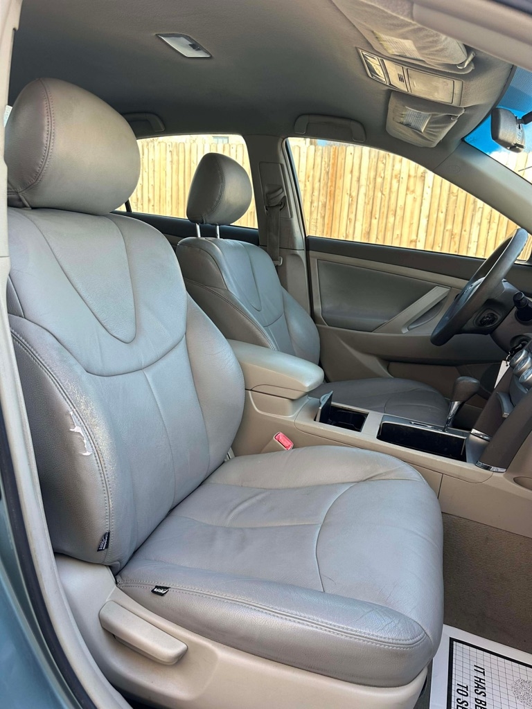 Toyota Camry Base 6-Spd AT 2011