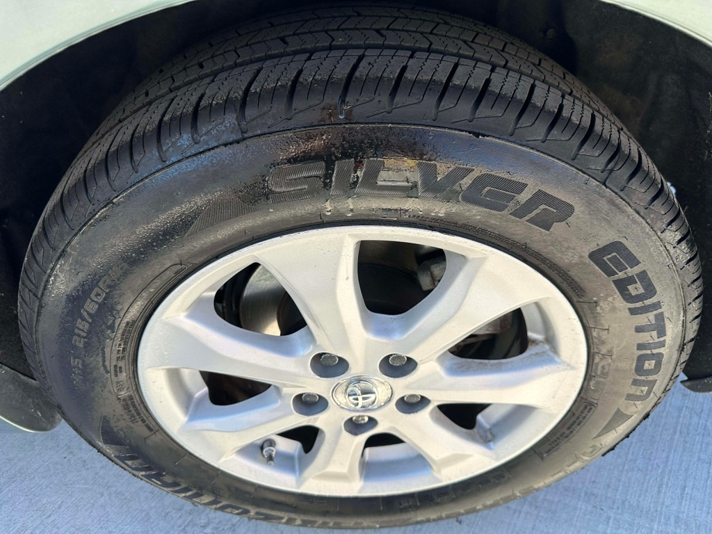 Toyota Camry Base 6-Spd AT 2011