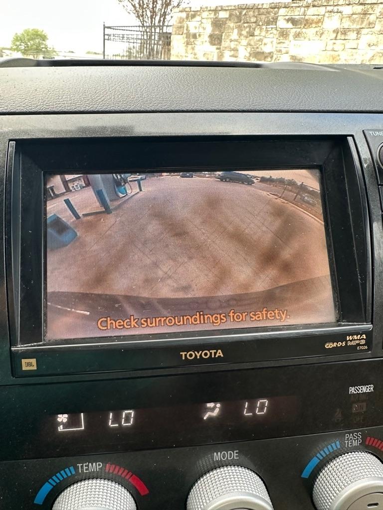 Toyota Tundra Limited 5.7L FFV CrewMax 4WD 2010