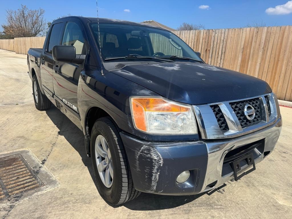 Nissan Titan XE Crew Cab 2WD SWB 2010