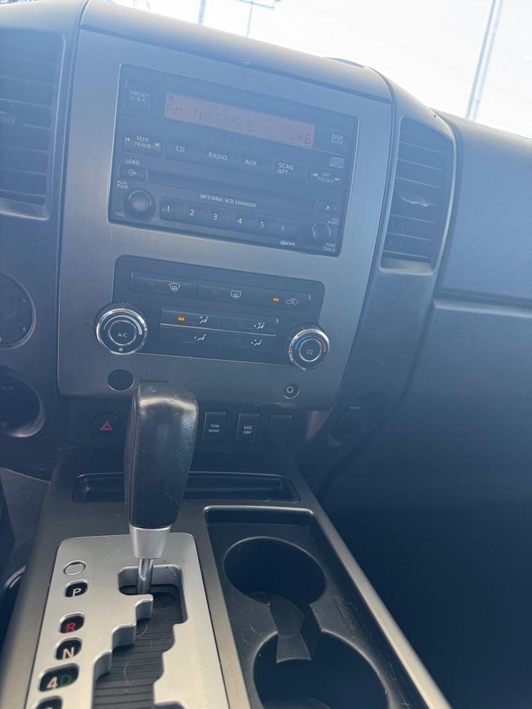 Nissan Titan XE Crew Cab 2WD SWB 2010
