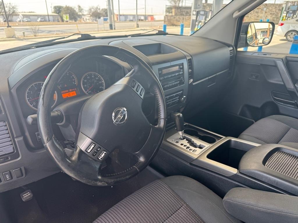 Nissan Titan XE Crew Cab 2WD SWB 2010