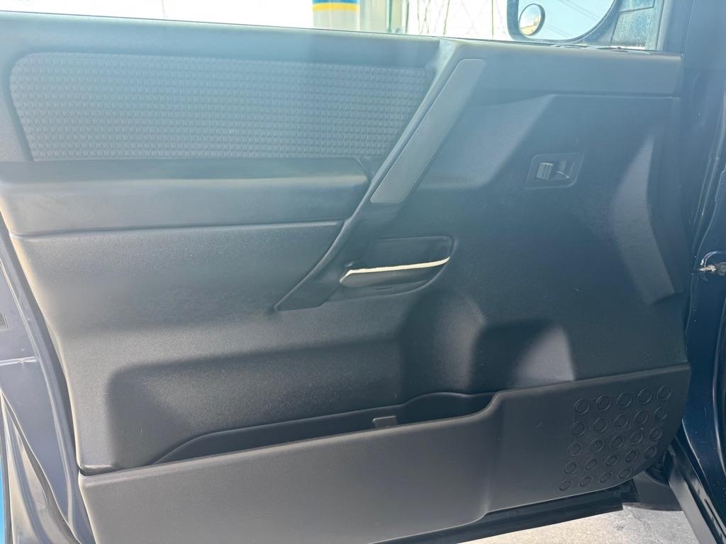 Nissan Titan XE Crew Cab 2WD SWB 2010