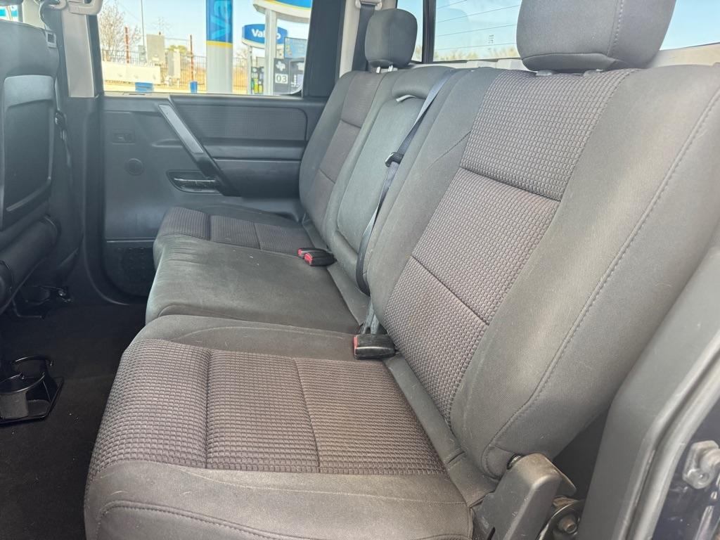 Nissan Titan XE Crew Cab 2WD SWB 2010