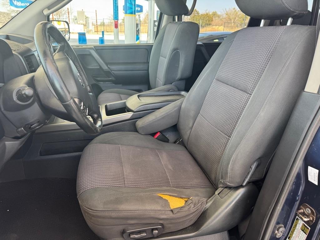 Nissan Titan XE Crew Cab 2WD SWB 2010