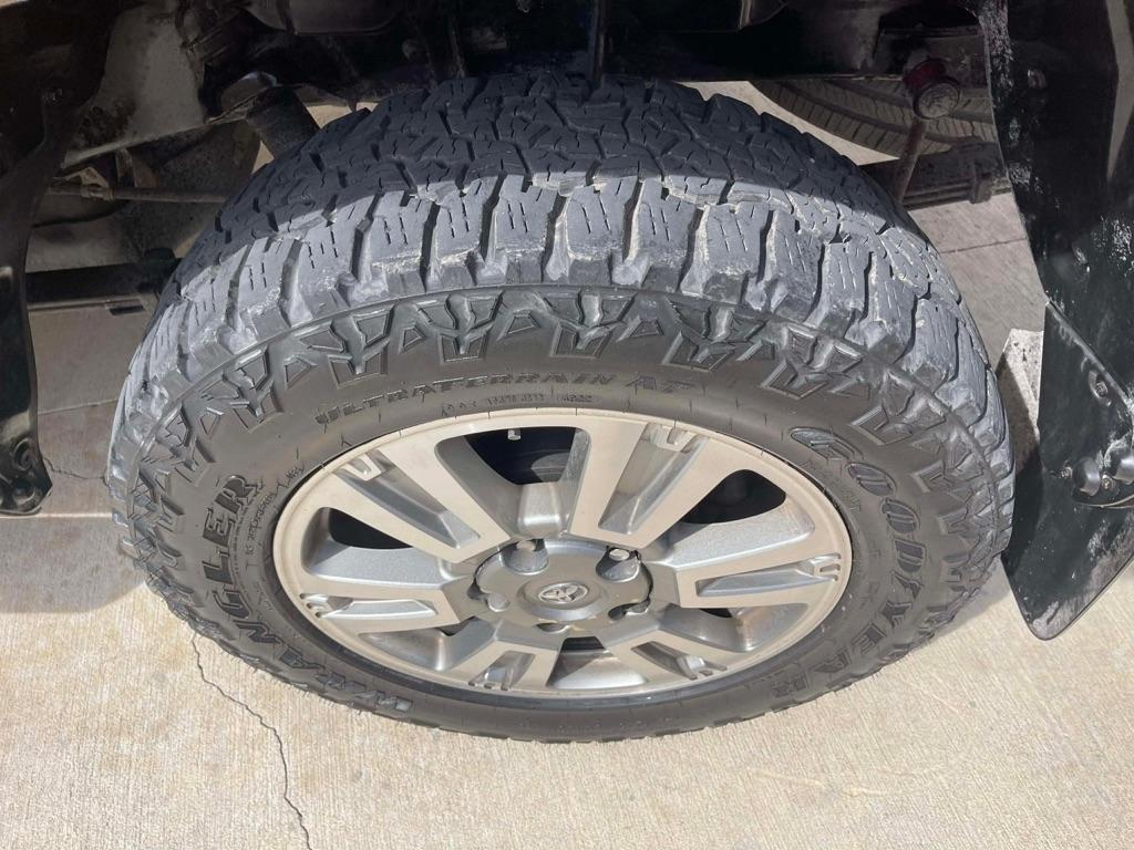 Toyota Tundra Platinum CrewMax 5.7L FFV 4WD 2015