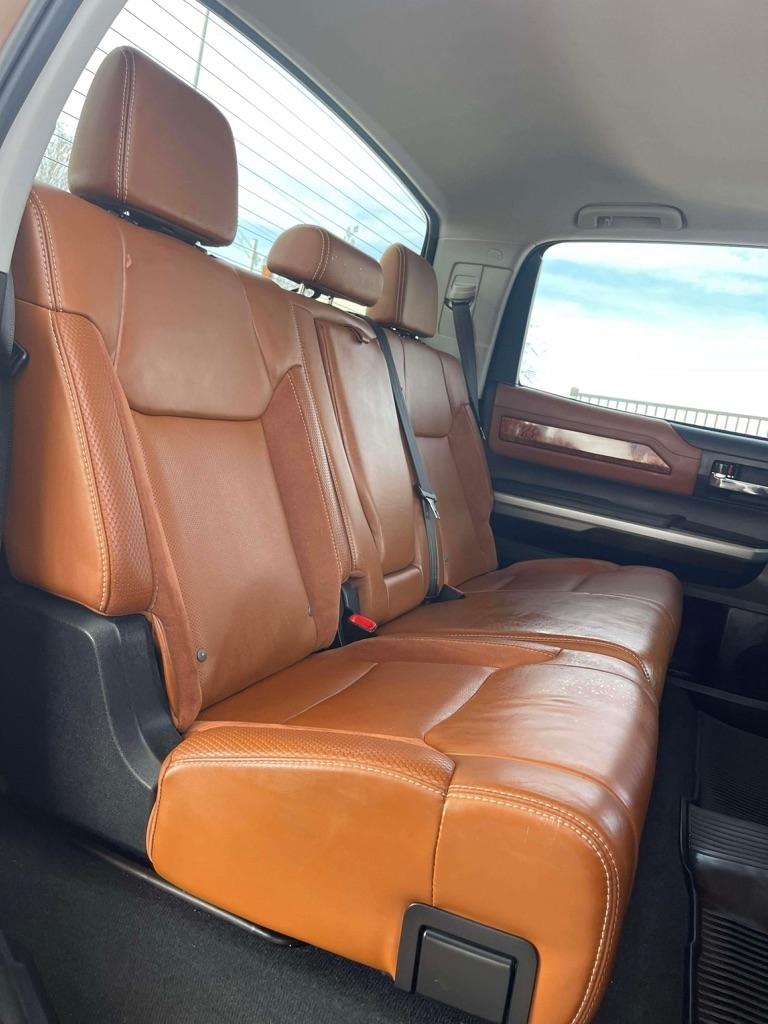 Toyota Tundra Platinum CrewMax 5.7L FFV 4WD 2015