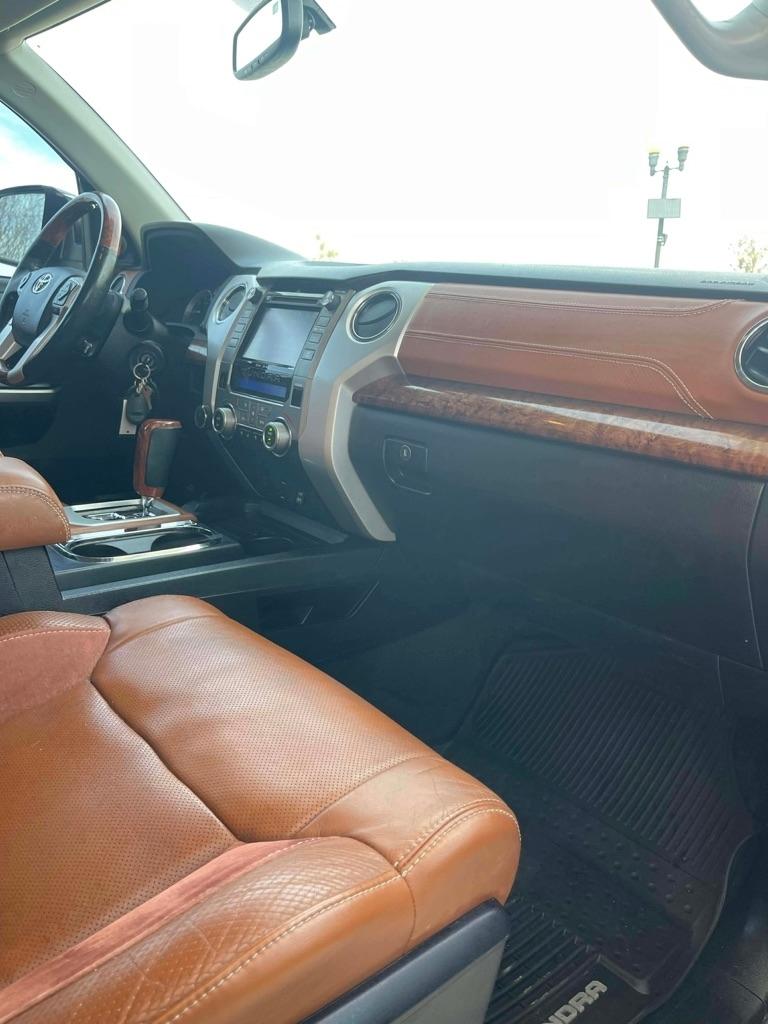 Toyota Tundra Platinum CrewMax 5.7L FFV 4WD 2015